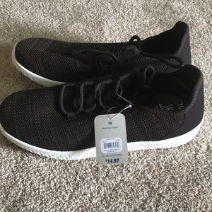 Men’s shoes size 10.